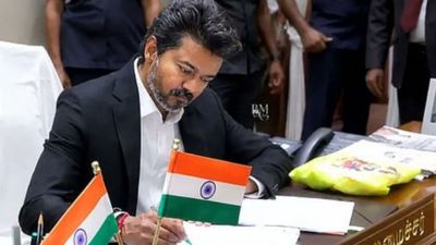 சட்டஒழுங்கு நெருக்கடி.. உள்துறையை விட்டுக் கொடுக்கிறாரா முதல்வர் விஜய்? கைமாறும் போலீஸ் கண்ட்ரோல்? 
