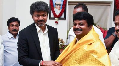 நாளை தவெகவில் இணைகிறேன்.. புதிய அரசியல் பயணத்தை தொடங்குகிறேன்.. சி விஜயபாஸ்கர் அறிவிப்பு