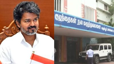 சென்னை எழும்பூர் மருத்துவமனைக்கு சர்ப்ரைஸ் விசிட் அடித்த முதல்வர் விஜய்.. மருத்துவர்களுடன் ஆலோசனை