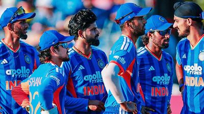 இந்தியாவை பந்தாடிய இங்கிலாந்து.. 4-வது டி20-யிலும் படு தோல்வி! என்னதான் ஆச்சு.. புலம்பும் ரசிகர்கள்