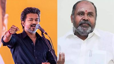 2 மாசத்தில் அருண் ஐபிஎஸ்சை மாற்றிட்டாங்க.. விஜய்க்கு யார் மேலேயும் நம்பிக்கை இல்லை.. அதிமுக மாஜி
