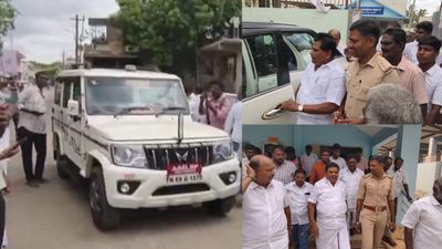 அனிதா ராதாகிருஷ்ணனை காரில் ஏற விடாத போலீஸ்.. ஜீப்பில் அழைத்துச் சென்றதால் பரபரப்பு 