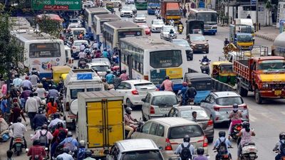 ஒரே கிளிக்.. நடுரோட்டில் வாகனங்கள் நிறுத்தும் சீன செயலி? பதற வைக்கும் சம்பவம்! என்ன நடக்கிறது?
