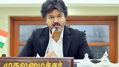 கர்நாடகா, ஆந்திரா போய் பாருங்கள்.. அதிகாரிகளை அனுப்பும் விஜய்.. பின்னணியில் பயங்கர காரணம்! 
