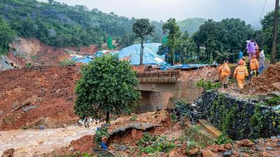 மனிதர்களை மூடி மண்.. வயநாடு நிலச்சரிவில் உயிர் தப்பியவர்கள் வைத்த பகீர் குற்றச்சாட்டு!