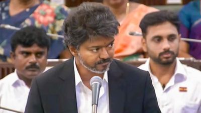ஒரே வார்த்தை.. ஓஹோன்னு வாழ்க்கை! 35 கோடிக்கு தாவ ரெடியான தவெக சமஉக்கள்? அட்வான்ஸ் கேட்டது யார்? 