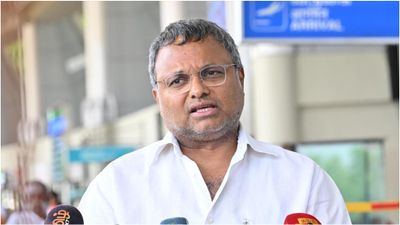 “ரெஸ்ட்ரோ பார் ஓபன் செய்வது தப்பு இல்லையே!” கார்த்தி சிதம்பரம் சொன்ன கருத்து!