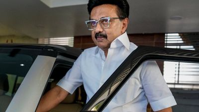 லண்டனில் இருந்து திரும்பிய ஸ்டாலின்.. கையில் இருக்கும் மெகா சைஸ் ரிப்போர்ட்.. மொத்தமா பிளாக் லிஸ்ட்
