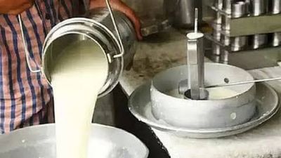 தமிழ்நாட்டில் பால் விலை உயர்வு! நாளை முதல் அமலுக்கு வருகிறது புதிய விலை!