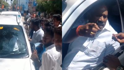 தவெக எம்.எல்.ஏவின் காரை மறித்து சொந்த கட்சி தொண்டர்களே வாக்குவாதம்.. மதுரையில் பரபரப்பு!