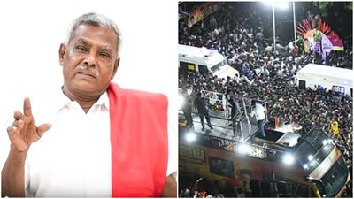 கரூர் கூட்ட நெரிசலில் உயிரிழந்தவர்களின் குடும்பத்தில் 32 பேருக்கு அரசு வேலை.. சிபிஎம் எதிர்ப்பு!