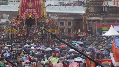 நெரிசலில் சிக்கி.. 120 பக்தர்கள் மயக்கம்! ஒருவர் உயிரிழப்பு! ஒடிசா பூரி ஜெகநாதர் ரத யாத்திரையில் சோகம்!
