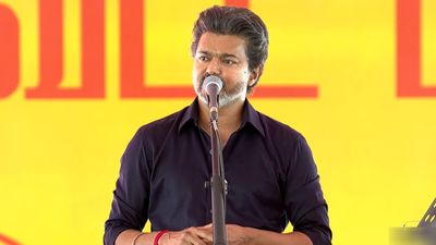 பெரம்பலூரில் அலர்ட் செய்தீங்களே! கரூரில் மட்டும் ஏன் போலீஸ் எங்களை தடுக்கவில்லை! விஜய் கேள்வி