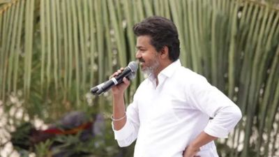  விஜய்க்கு பெரிய சிக்கல்! தேர்தல் பிரச்சாரத்தில் குழந்தைகளை பயன்படுத்தி ஆதாயம்? காலை சுற்றும் வழக்கு