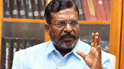 கருணாநிதியின் பேனா சிலையை உடைப்பேன்னு சொன்னவருடன் கொஞ்சி குலாவல்! திருமாவளவனின் மறைமுக தாக்கு