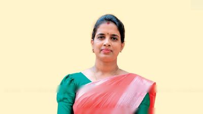தவெக பெண் வக்கீல் நீக்கம்! பட்டியல் வெளியான மறுநாளே விஜய் ஆக்ஷன்! உயர்நீதிமன்ற வழக்கின் பின்னணி என்ன
