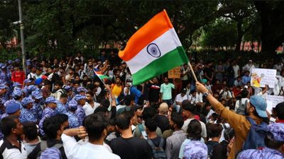 கரப்பான் பூச்சி ஜனதா தொடர் போராட்டம்! டெல்லி ஜந்தரில் இணைய சேவை முடக்கம்! போலீஸ் குவிப்பால் பரபரப்பு 