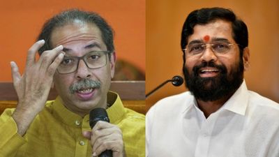 தாக்கரேவிற்கு அடுத்த அடி.. 6 எம்பிக்களை தூக்கிய ஏக்நாத் ஷிண்டேவின் சிவசேனா! சபாநாயகர் ஒப்புதல்