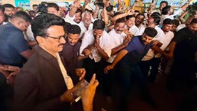 லண்டனில் இருந்து இன்று காலை வந்த ஃப்ளைட்டில் சென்னை வராத ஸ்டாலின்.. காத்திருந்த திமுகவினர் ஏமாற்றம்