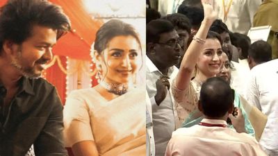 ஆத்தூர் கோவிலில் விஜய் பக்கத்தில் அம்மன் வேடத்தில் திரிஷா.. பேனர் பார்த்து ரசிகர்கள் கேள்வி இதுதான்