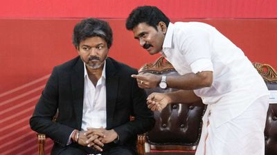 தவெக எம்.எல்.ஏ குதிரை பேர வழக்கு.. ரூ.2 கோடி ரொக்கப் பணத்துடன் 3 பேரை அலேக்காக தூக்கிய போலீசார்!