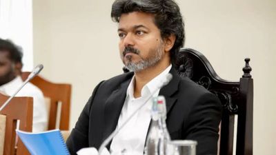 ரூ.180 கோடி ரெடி.. விஜய் ஆட்சியை கவிழ்க்க ஹோட்டலில் ரூம் போட்டு வாடகை கட்டிய கார்ப்பரேட் நிறுவனம்