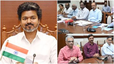 நம்ம ஊர்ல இதை செய்ய முடியுமா? வெளிநாடு வீடியோவை காட்டிய விஜய்.. ஆய்வு கூட்டத்தில் சுவாரஸ்யம்!