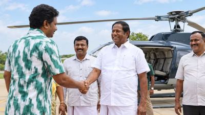 பிறந்த நாள் பரிசாக தந்தைக்கு ரூ.40 கோடியில் ஹெலிகாப்டர் வாங்கி கொடுத்த திமுக எம்எல்ஏ! பின்னணி