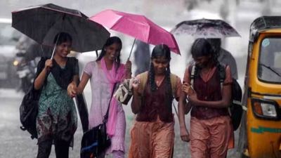 கனமழை எதிரொலி.. புதுவை, காரைக்காலில் நாளை பள்ளி, கல்லூரிகளுக்கு விடுமுறை!