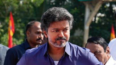 விஜய் போற இடங்களில் எல்லாம் பிரச்சனை? கால் வைக்கும் இடமெல்லாம் கன்னிவெடி? லிஸ்ட் போட்ட நெட்டிசன்கள்