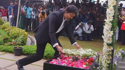 காவலர் வீரவணக்க நாள்.. டிஜிபி அலுவலகம் சென்று மரியாதை செலுத்திய முதல்வர் விஜய்!