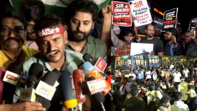 ஞானேஷ் குமார் பதவி விலக கோரி சென்னையில் இடதுசாரி மாணவர்கள் கூட்டமைப்பு போராட்டம்.. கைது செய்த போலீஸ்! 
