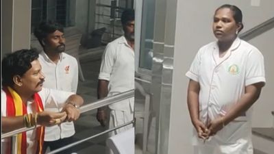 அரசு மருத்துவமனையில் தவெக எம்எல்ஏ ஆய்வு.. இப்போது எங்கே கொண்டு வந்து நிறுத்தி உள்ளது பாருங்க