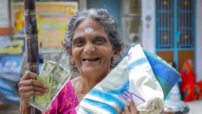 రేషన్ కార్డుదారులకు అదిరిపోయే సంక్రాంతి కానుక!