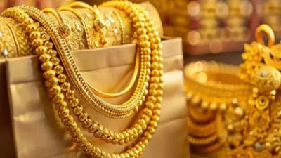 భారీగా పతనమౌతున్న బంగారం ధరలు.. !!