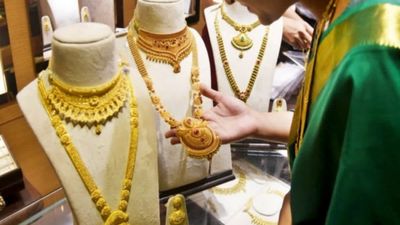 బంగారం ధరల్లో కొత్త చరిత్ర..!!