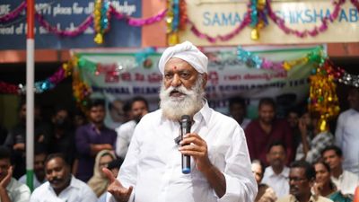 జేసీ ప్రభాకర్ రెడ్డి నిరాహార దీక్ష.. తన ప్రవర్తనపై తానే నిరసన