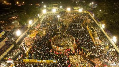 వనంలో నుండి జనంలోకి తల్లి సమ్మక్క ఆగమనం, భక్తి తన్మయత్వంలో మేడారం!