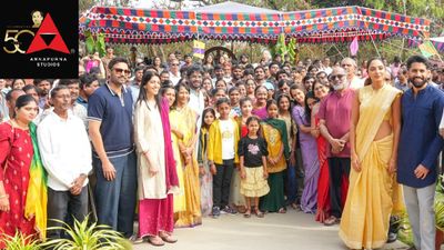 అక్కినేని ఫ్యామిలీ సంక్రాంతి స్పెషల్.. వారితో కలిసి !!