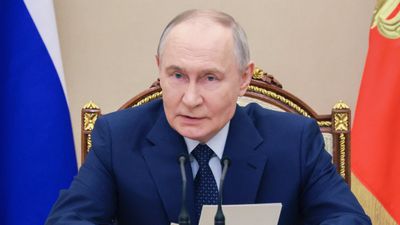 గ్రీన్‌ల్యాండ్‌ అగ్నికి ఆజ్యం పోసిన పుతిన్