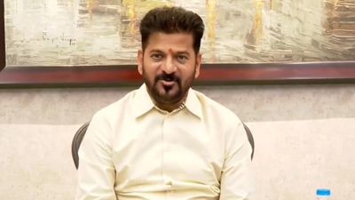 తెలంగాణలో స్కూల్ విద్యార్థులకు సీఎం తీపికబురు