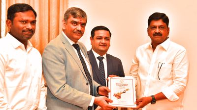   బడ్జెట్ లో మహిళలకు నెలకు రూ 1500 పథకం, ఉద్యోగులకు పీఆర్సీ..!?