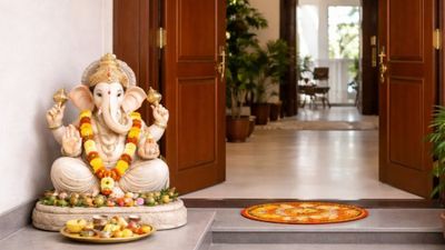 వాస్తు ప్రకారం ఇంటి ప్రధాన ద్వారం వద్ద గణేషుడి విగ్రహాన్ని ఉంచవచ్చా