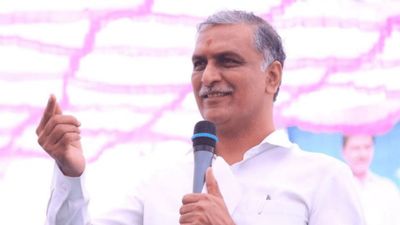 కేసీఆర్ కు కానుకగా ఇస్తాను, హరీష్ కీలక వ్యాఖ్యలు...!!