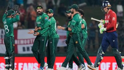 పాకిస్తాన్ సెమీస్ ఆశలు ఇంకా చావలేదు- ఆ ఒక్క పాయింట్ తో.. రేసులో