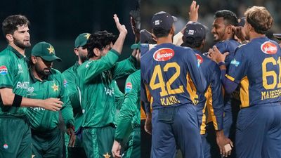 PAK vs SL: సెమీస్ డిసైడర్ మ్యాచ్ వేళ పాక్ కు బిగ్ షాక్..!!