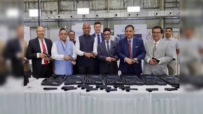 యుద్ధం వేళ.. భారత్ కు అదానీ బిగ్ బూస్ట్.. 2 వేల మెషిన్ గన్ లు డెలివరీ..