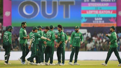 ఆ జరిమానా అంతా నేనే కడతా: పీసీబీకి ఆటగాడి బంపరాఫర్!