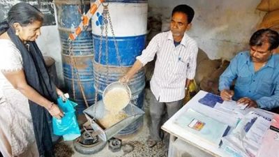 రేషన్‌ కార్డు దారులకు ప్రభుత్వం శుభవార్త, ఇక నేరుగా మీ వద్దకే..!!