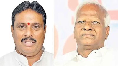 కడియం, దానం అనర్హత పై స్పీకర్ సంచలన నిర్ణయం..!!